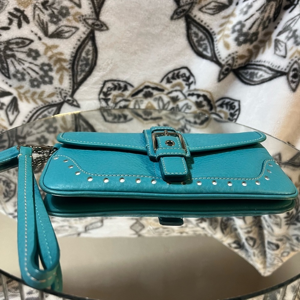 🚨FINAL PRICE🚨 Coach Women’s Leather Buckle Flap Wristlet, Blue - Picture 15 of 16